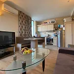 Avalon D608 Big Baolcony Sunny Апартамент